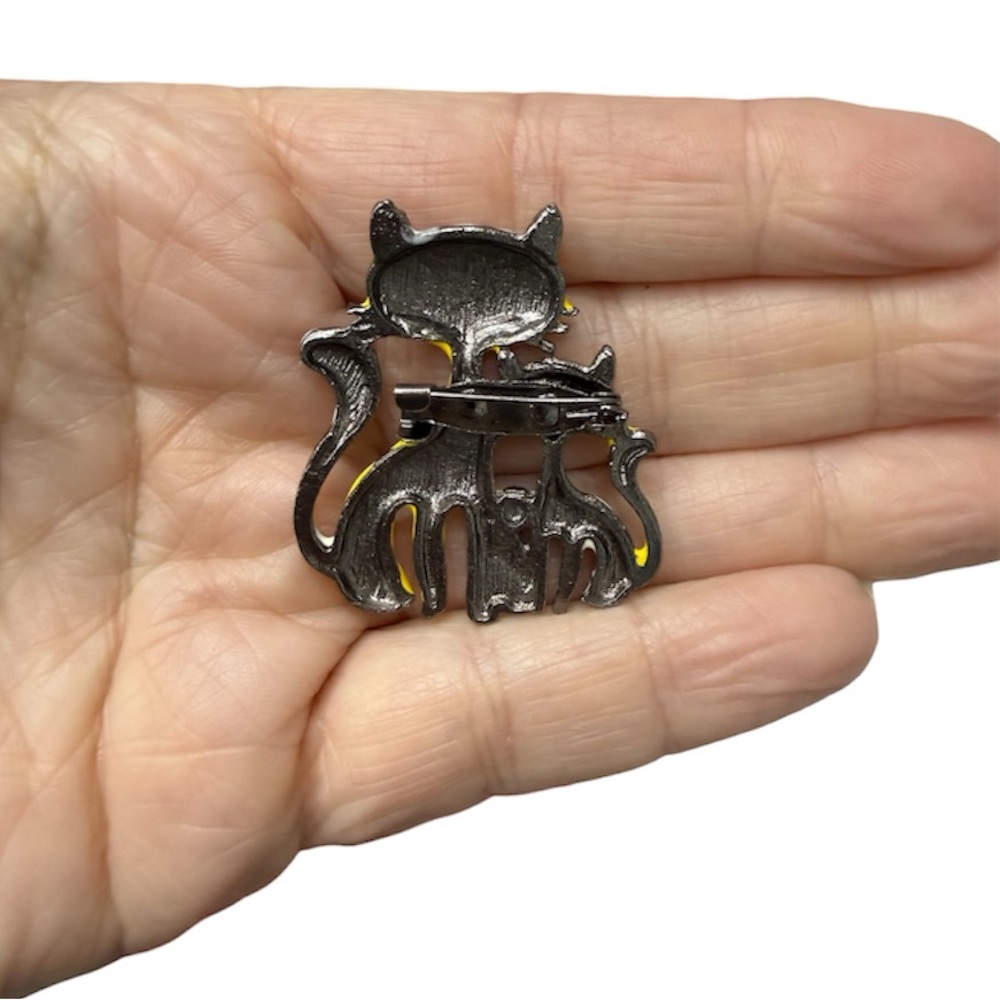 Colorful Cat Brooch with Floral Design - Picture 3 of 4
